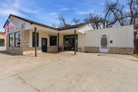 Restaurant with Outdoor Beer Garden