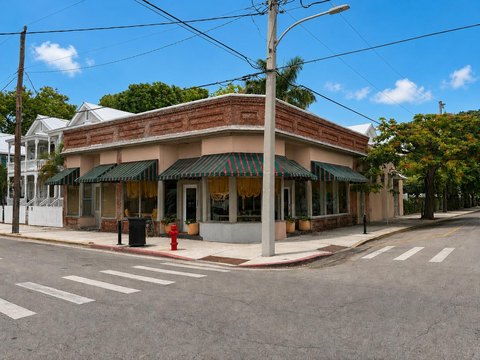 Mixed-Use Building with Open Layout