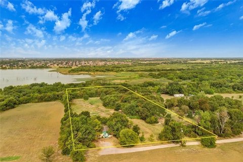 Heavily Treed Lakefront Home Site