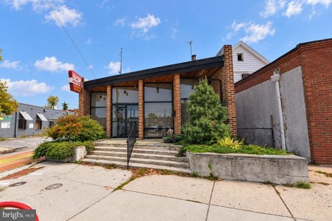 Restaurant Property with Rear Parking