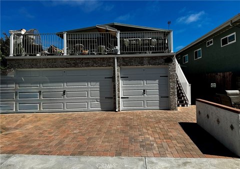 Triplex With Updated Apartment