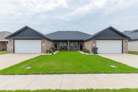 Spacious Duplex in Carriage Hills