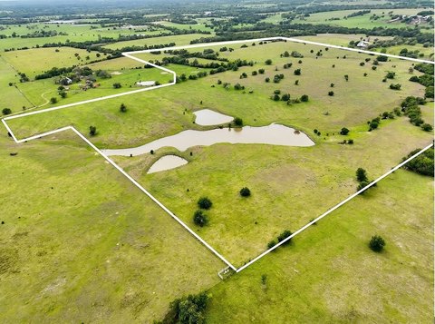 New Ulm Ranch with Lakes
