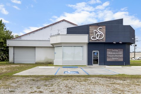 Versatile Commercial Property in New Iberia