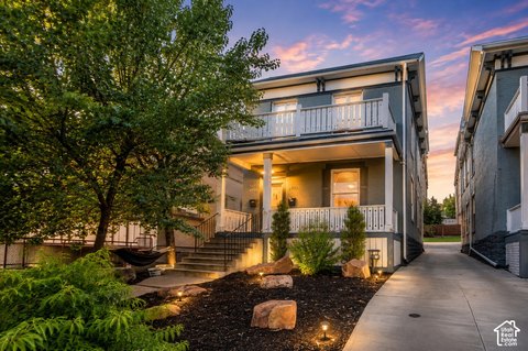 Victorian Duplex with Covered Patio