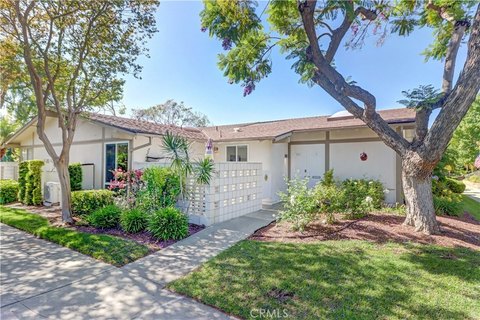 Remodeled 2BR/2BA Co-op Cottage