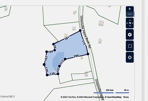 Land with Pond in Feura Bush