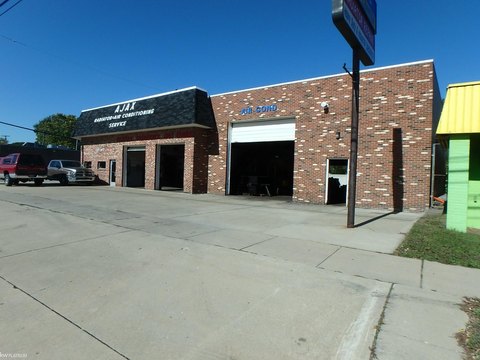 Automotive Repair Shop with Residential Unit
