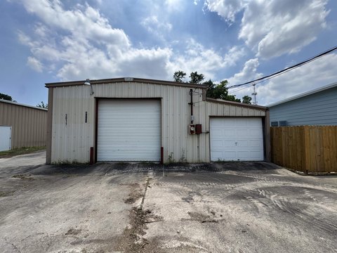 Versatile Commercial Space in Groves