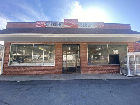 Commercial Building in Prime Location