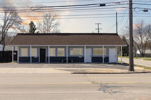 Renovated Commercial Property with Suites