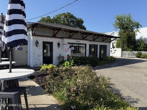 Prime Biloxi Retail Space