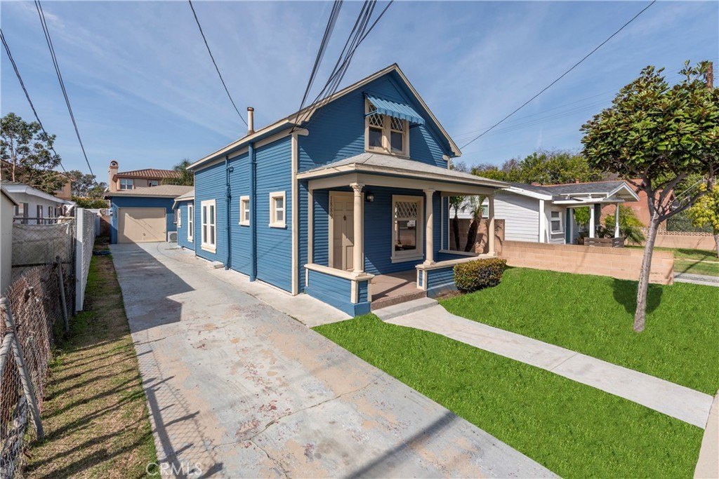Charming Craftsman Duplex in Signal Hill