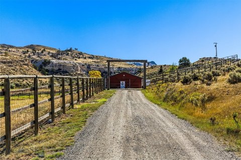 Land, Gardiner, MT