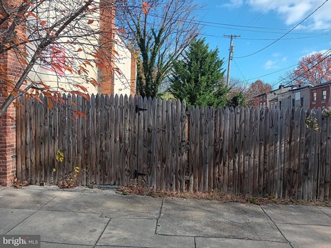 Land in Hollins Market, Baltimore
