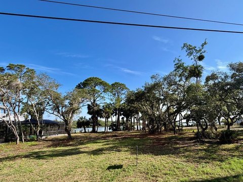 Land in Cedar Key, FL