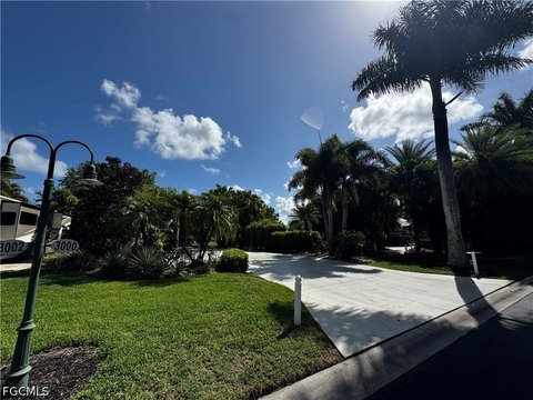 Labelle Land with Resort Amenities