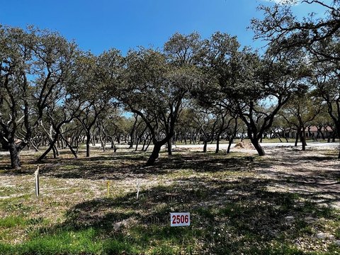 Residential Lot in Royal Oaks