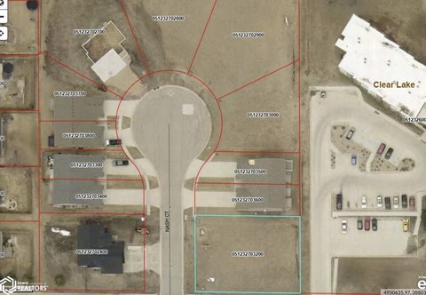 Corner Lot in Clear Lake