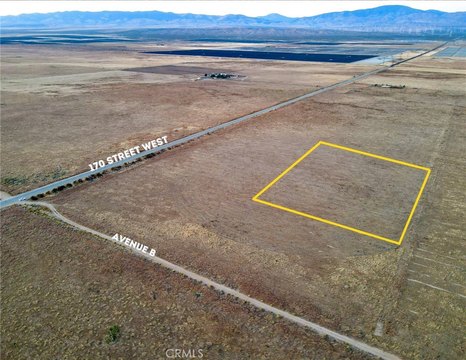 Expansive Land Parcel in Lancaster