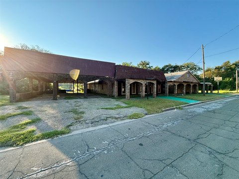 Former Funeral Home Building