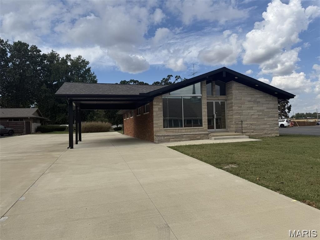 Vandalia Commercial Space For Sale