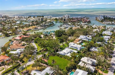 Land, NAPLES, FL