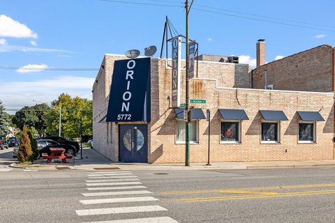 Established Chicago Restaurant, Bar, Nightclub