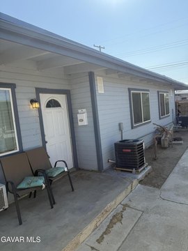 Remodeled Duplex in East Palmdale