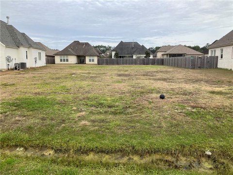 Land, Madisonville, LA