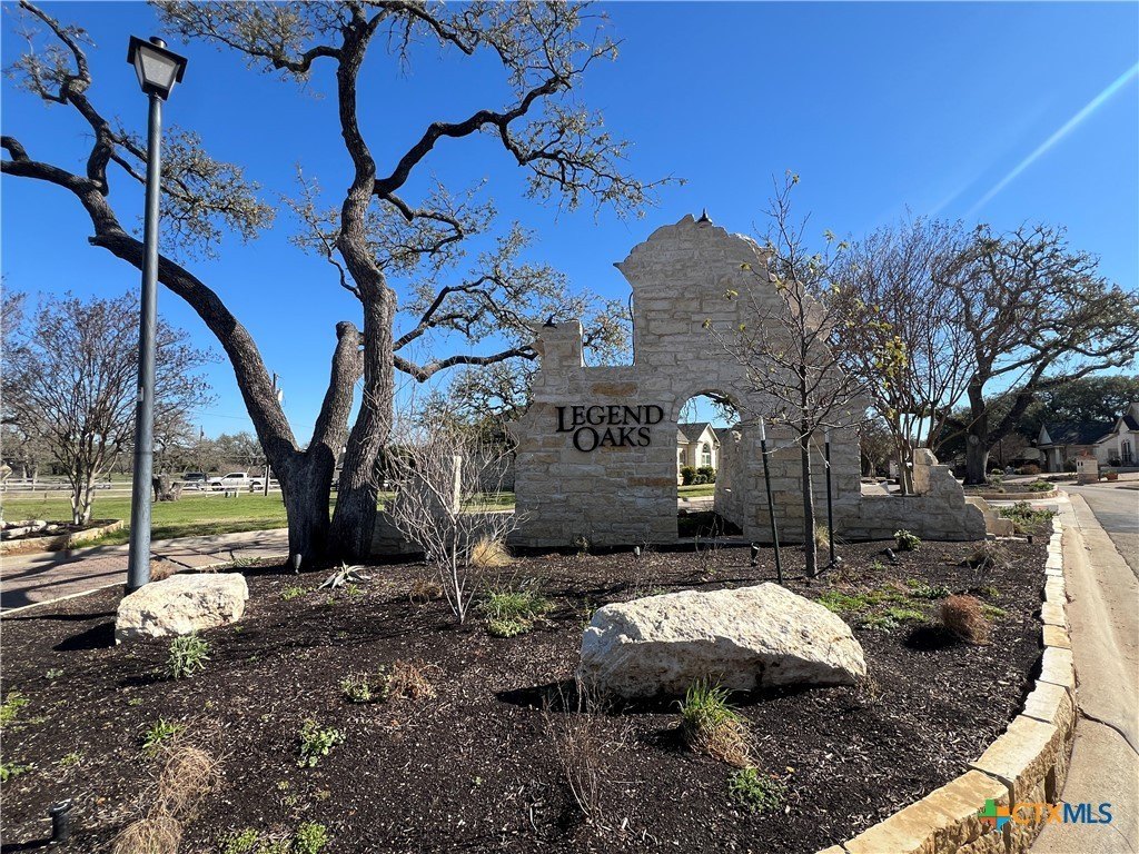 Residential Lot in Legend Oaks