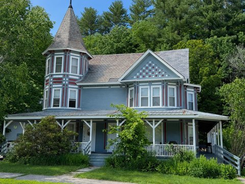 Victorian 7-Unit Apartment Building