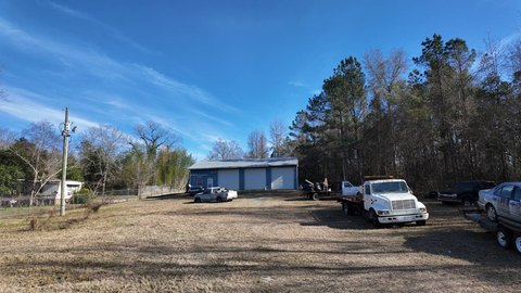 Turnkey Auto Shop with Apartment