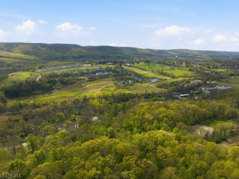 28.80 Acres Near Golf Resort