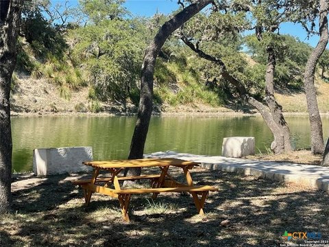 Pipe Creek Land in Elk