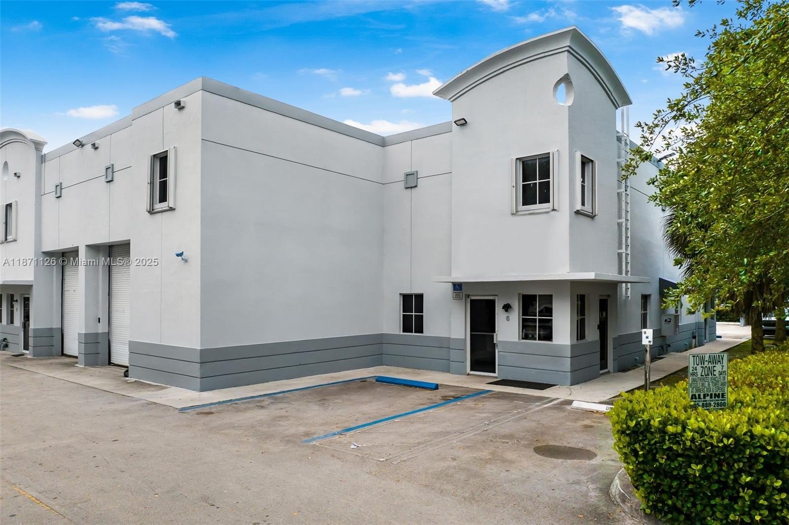 Sweetwater Industrial Corner Unit