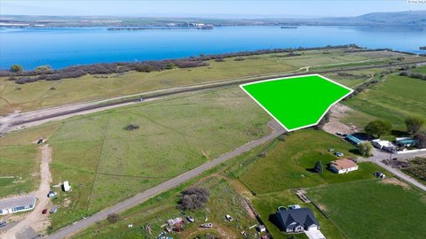 Finley, WA Acreage with River Views