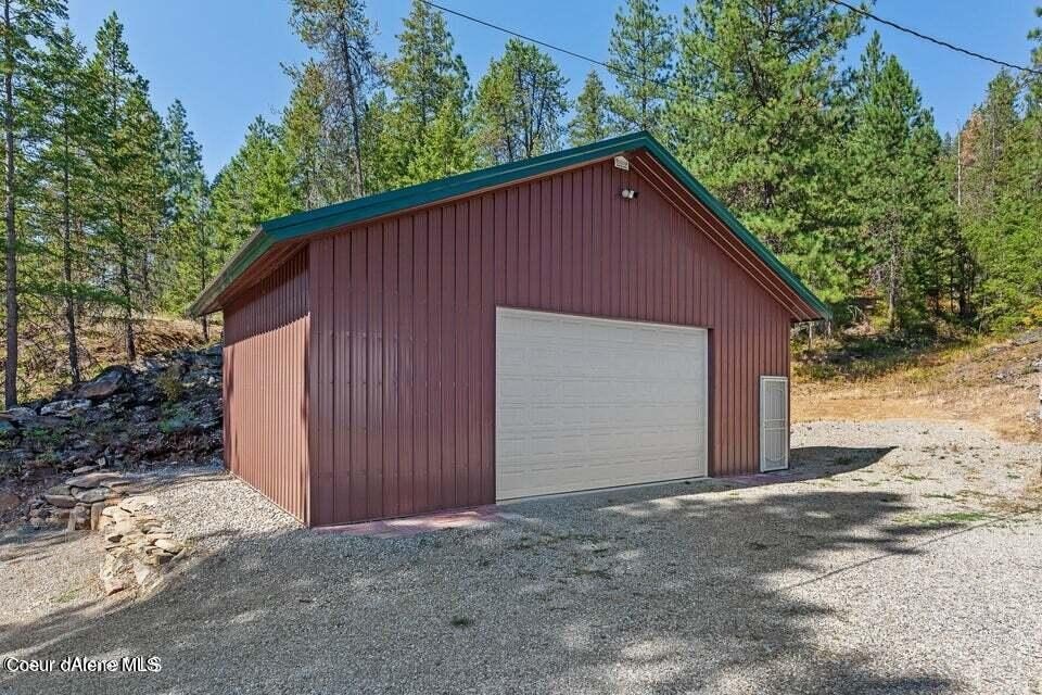 Spirit Lake Land with Shop
