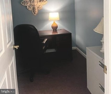 End-Unit Office Space