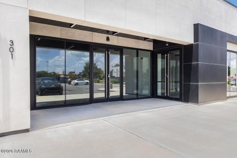 Retail Space in High-Traffic Development