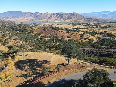 Tehachapi Land with Mountain Views