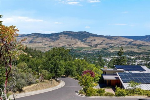 LAND - Ashland, OR