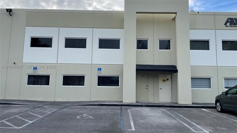 Office/Warehouse with 22-Foot Ceilings