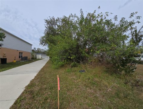 Buildable Flag Lot in Poinciana