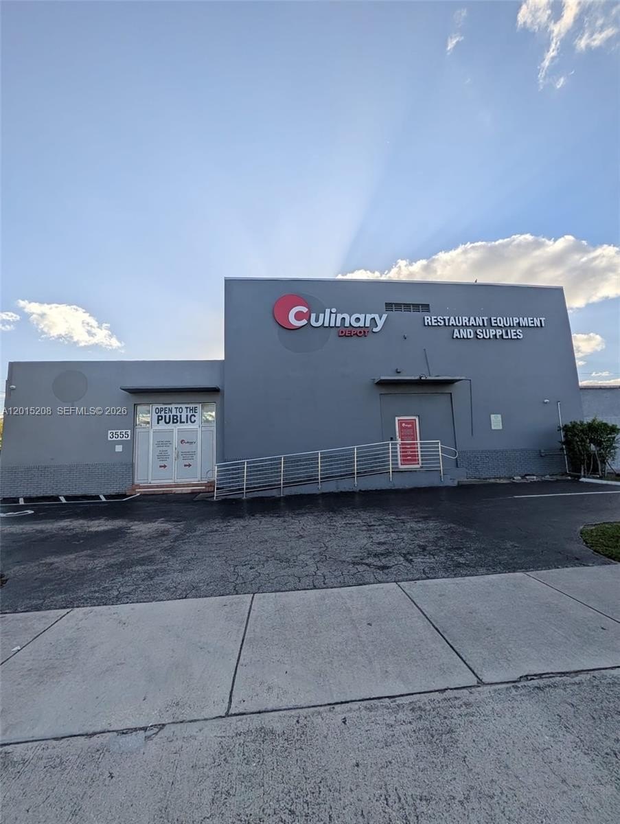 Oakland Park Mixed-Use Warehouse