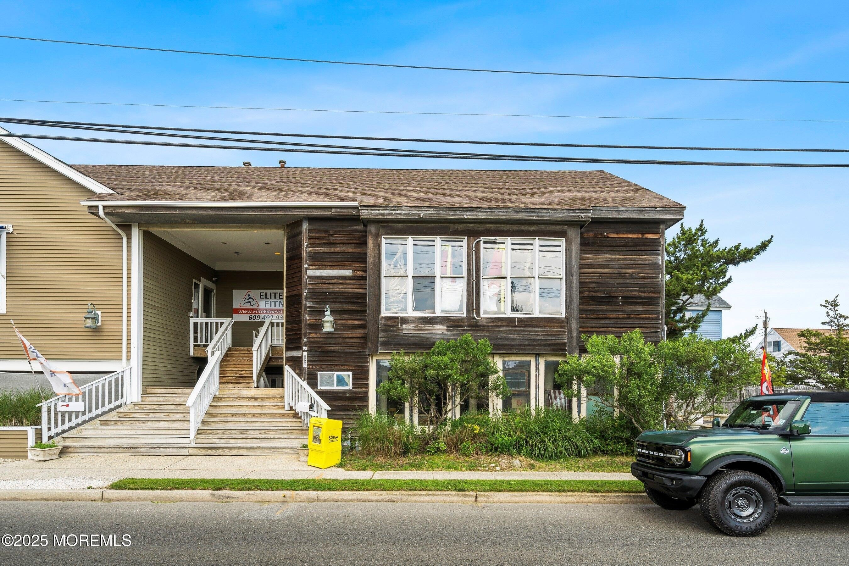 Versatile Commercial Space on Boulevard