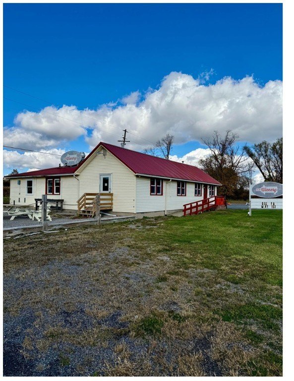 Dundee Commercial Property on Wine Trail