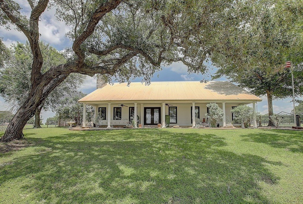 La Grange Hilltop Home & Acreage
