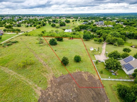 Spacious Land in Fort Worth