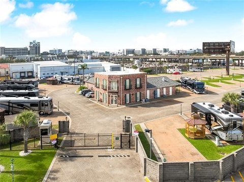 RV Lot Near French Quarter